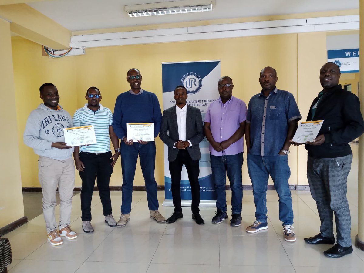 Inesam_rw's tweet photo. INESAM Academy  delivered hands-on training on AI &amp; IoT Project Prototyping in Agriculture for the SAE staff of UR-CAVM. 
CEO Sam TURAHIMANA and Dean Dr. john Musemakweri   awarded  them certificates of completion.
AI and IoT in Agriculture enhancing sustainable agriculture. https://t.co/txvlZNww7m