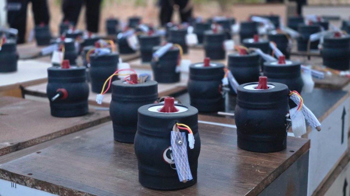 Yesterday, a warehouse full of sophisticated IEDs was discovered outside #Qardaha in #Latakia.

Nothing like this has been seen in use in #Syria since #Assad's fall, pointing to a significant increase in expertise in anti-gov't insurgency.
