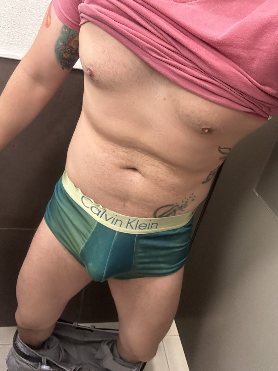 Esta porque me gustó mi pelo

#gay #gayboy #shirtless