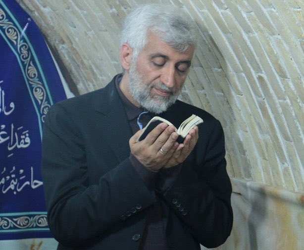 هیچ ملتی بر روی کره ی زمین به اندازه ملت ایران عمق مادرجندگی این عکس رو درک نمیکنه🦦
#شارلاتان 
#عوام_فریبی