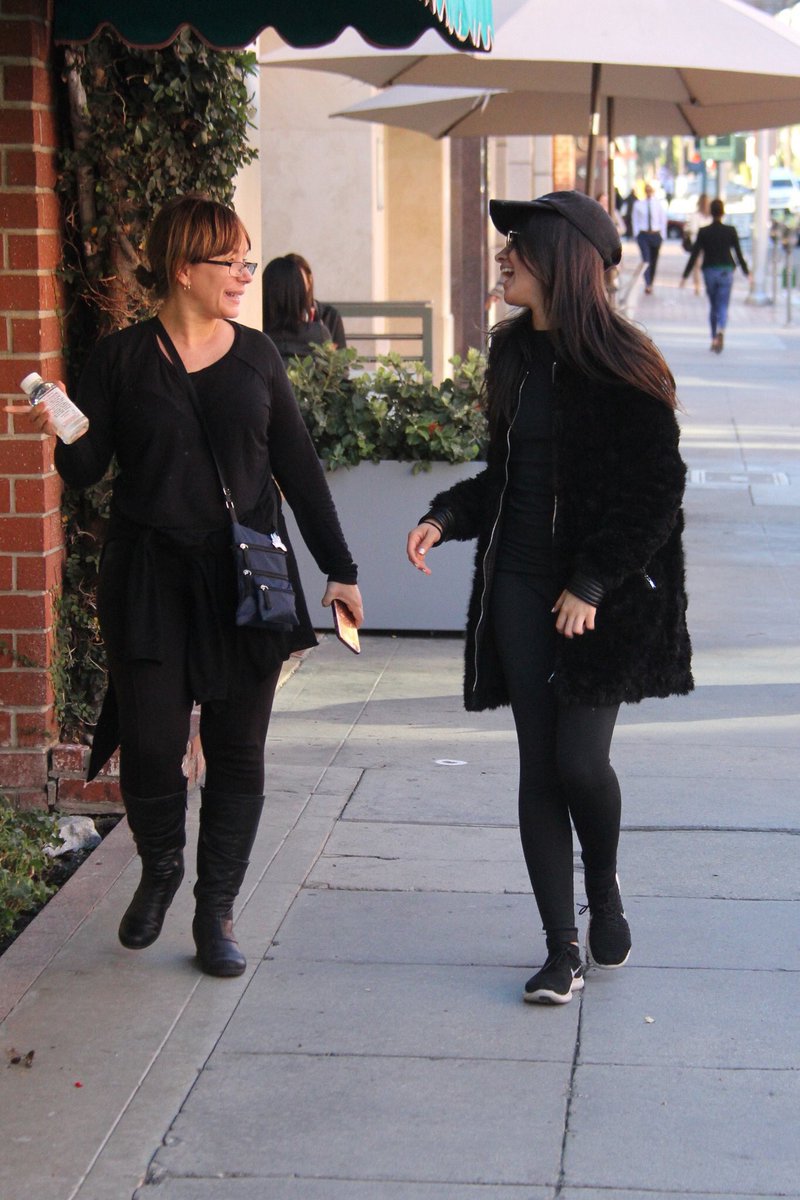 30.11.2016 | CANDIDS - Lindinhas! Sinu com Camila em Beverly Hills 🖤