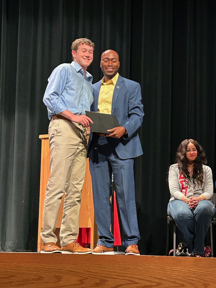 _ohstrack's tweet image. Congratulations to Bailey Kosko and Ellis Lankster! Bailey is the scholarship recipient of the Chris Patton Award of Excellence in Track &amp;amp; Field. Ellis is the scholarship recipient of the Chris Bush Award of Excellence in Track &amp;amp; Field!