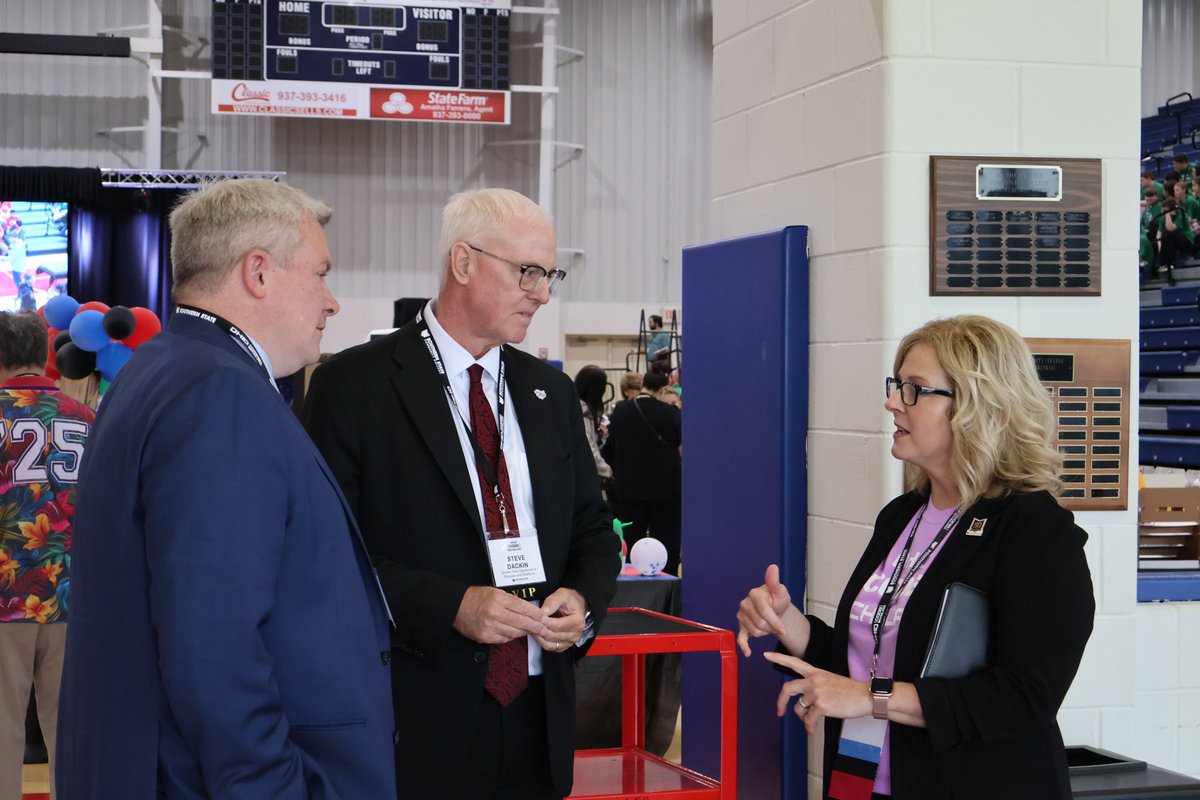 💻🤖 This week, Director Dackin attended the Ohio Code Scholar Showcase at Southern State Community College. From drones to battle bots, more than 700 students demonstrated the coding and STEM skills they developed throughout the year. Amazing job by all!