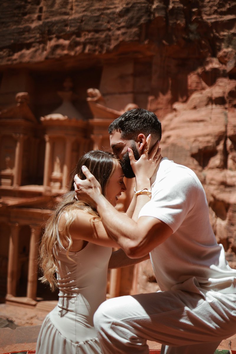 ayoair's tweet photo. Engagement photos came in 🥹 LADIES ANSWER YOUR DMS!!!! 😭❤️‍🔥🇵🇸🇦🇫 https://t.co/6hw3qo67Sp