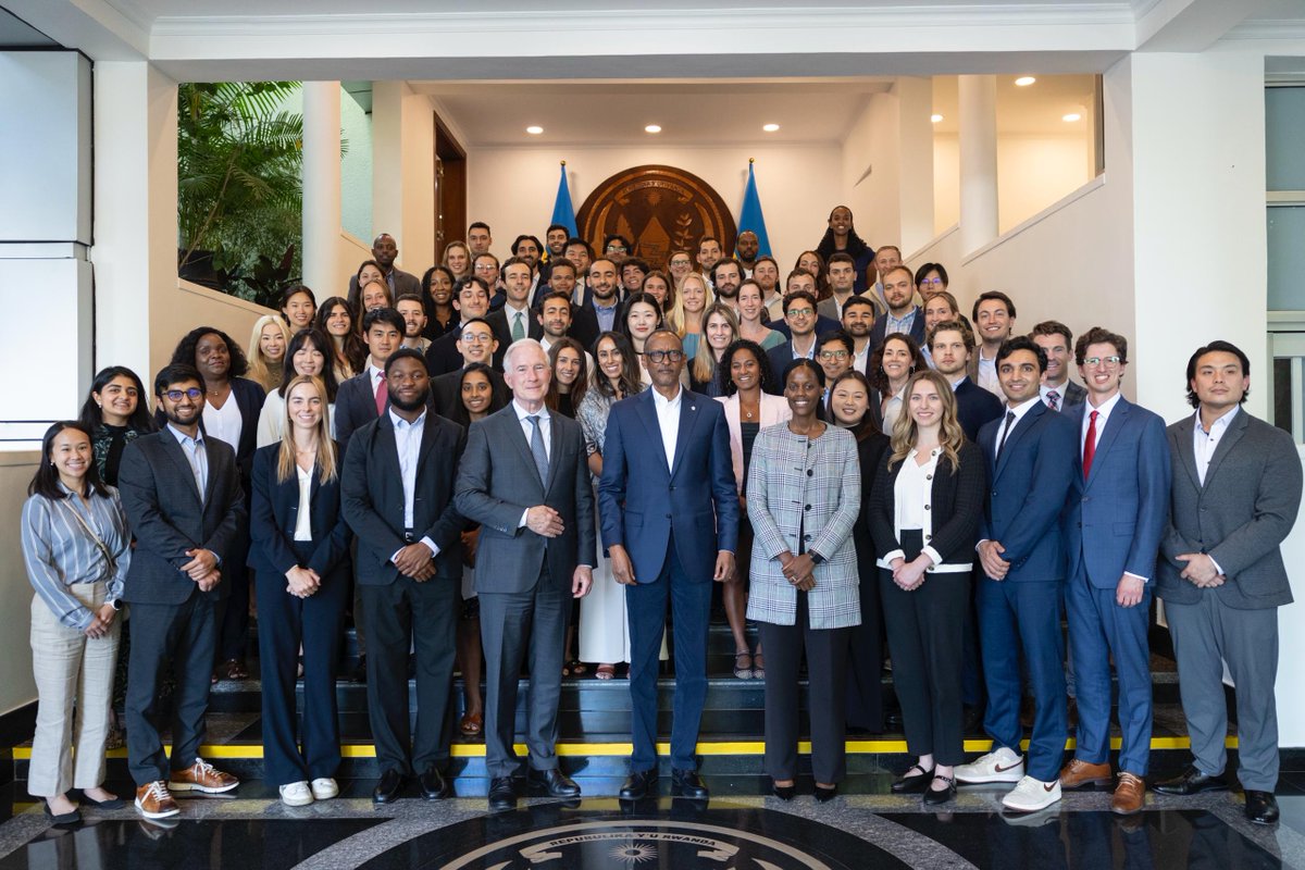 IGIHE (@igihe) on Twitter photo π¨πππππππ πππππππ¨
Perezida Kagame yagaragaje ko amateka akomeye Abanyarwanda banyuzemo atabemerera guteta, cyane ko nta na byinshi bihari byabatetesha, ashimangira ko amahitamo yonyine bari bafite ari ukongera kwisuganya bakiyubaka, cyangwa bagasenyuka burundu.
Ni π¨πππππππ πππππππ¨
Perezida Kagame yagaragaje ko amateka akomeye Abanyarwanda banyuzemo atabemerera guteta, cyane ko nta na byinshi bihari byabatetesha, ashimangira ko amahitamo yonyine bari bafite ari ukongera kwisuganya bakiyubaka, cyangwa bagasenyuka burundu.
Ni