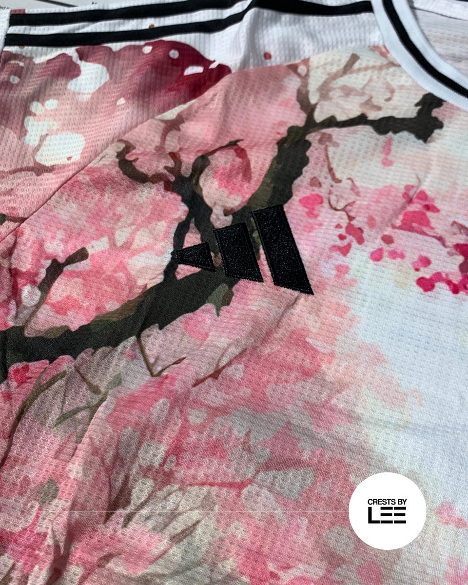 crestsbylee's tweet image. Authentic Japan Jersey: 14K
Delivery All Over Lagos: 3K
Delivery Outside Lagos: Depends on Location 
Customization: 3.5K
#seethedetailscbl #footballjerseys #retrojerseys #jerseys