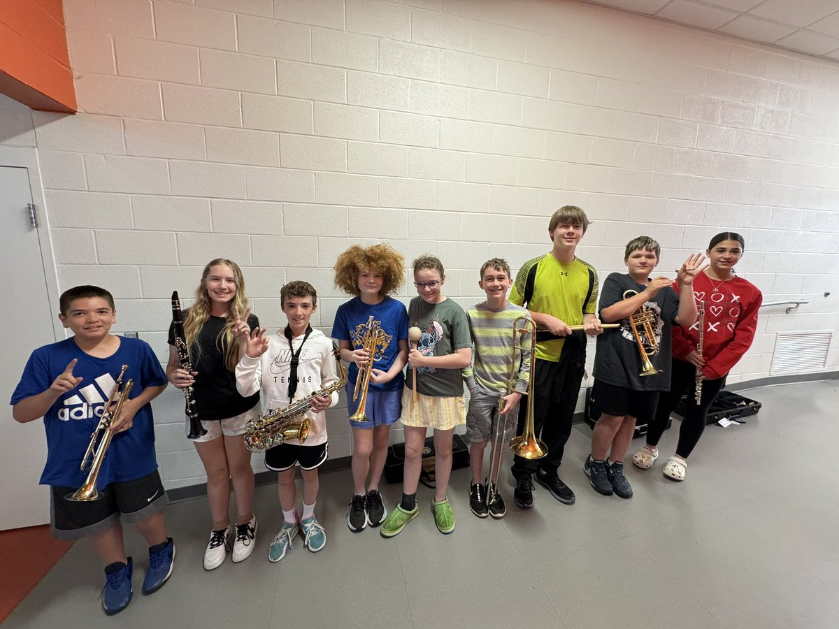 These fantastic 6th graders are our top 10 practicers for the 4th 9 weeks! 1st place practiced a total of 3,221 minutes! Way to go, and keep up that great work over the summer! 🎶☀️