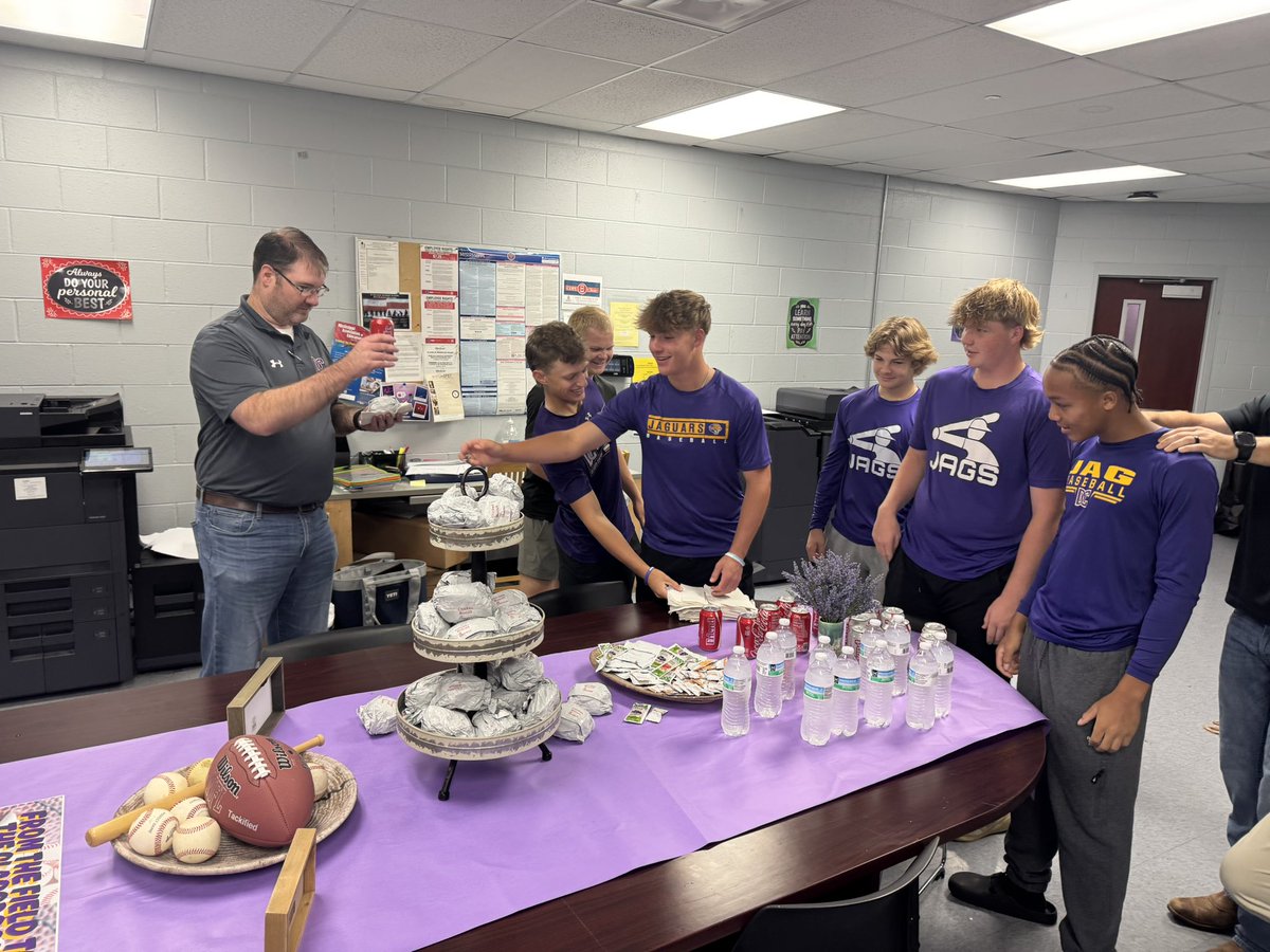 Thank you to our great booster club for helping provide breakfast to our amazing teachers this morning!

#diamonDCulture