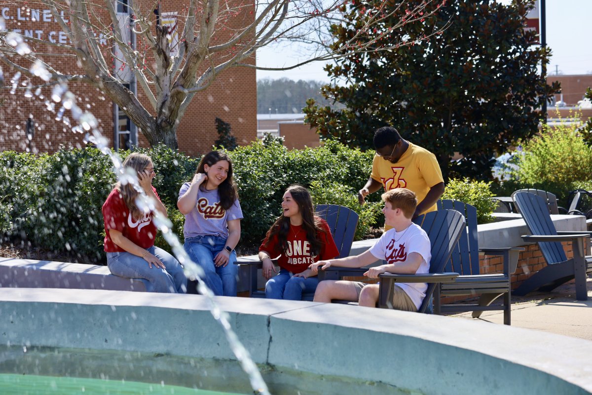 JonesCollege_'s tweet photo. The view is just sweeter when you’re doing life as a Bobcat. 😻

Fall 2025 is right around the corner - join the Bobcat family today! 

#IAmJC #WeSeeYouHere https://t.co/SYh47eG30z
