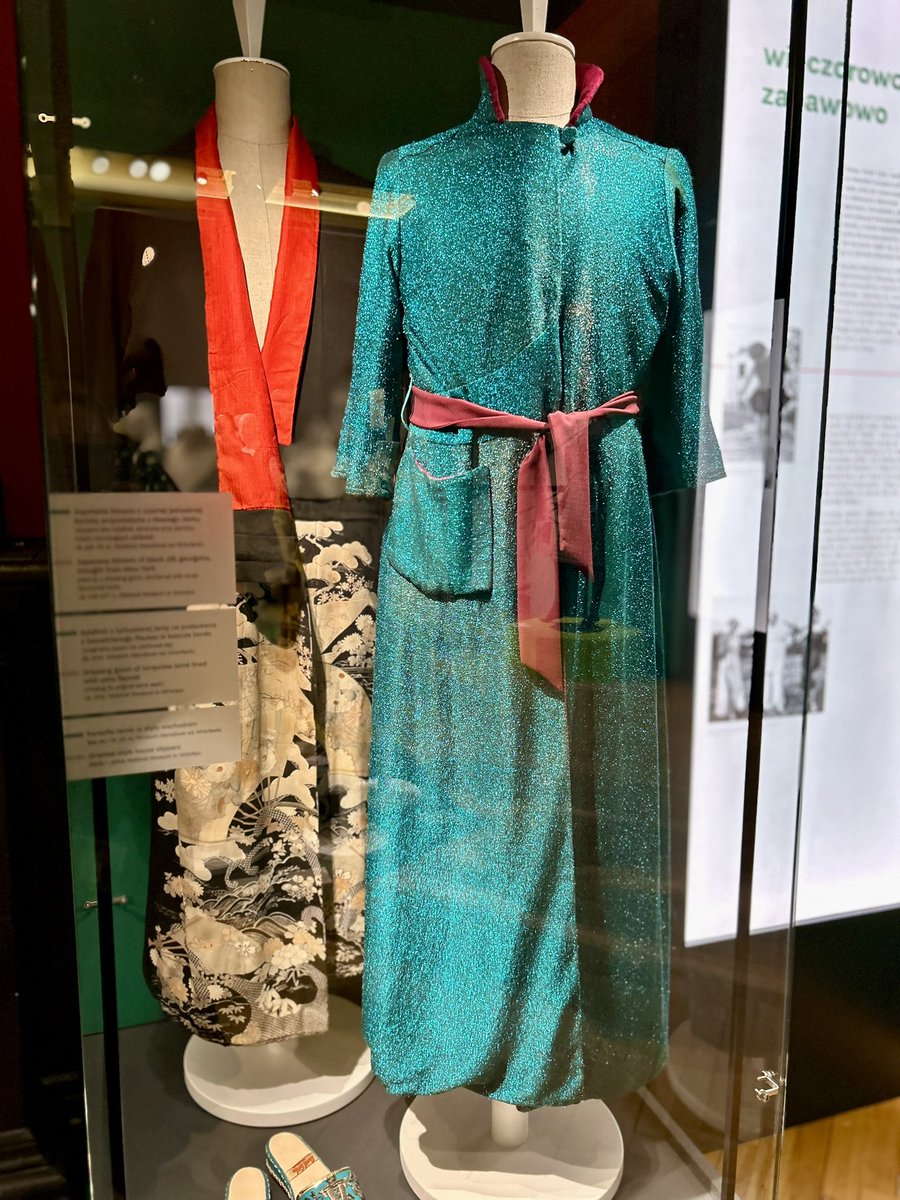 MajaNabzdyjak's tweet photo. To, co było wyraźnie widoczne, to inspiracje historią, liczne nawiązania do folkloru, etniczne elementy ozdobne, dodatki, doskonały gatunek tkanin i perfekcja kroju…
#Huml
⬇️7/8 https://t.co/JdigHBBAi1