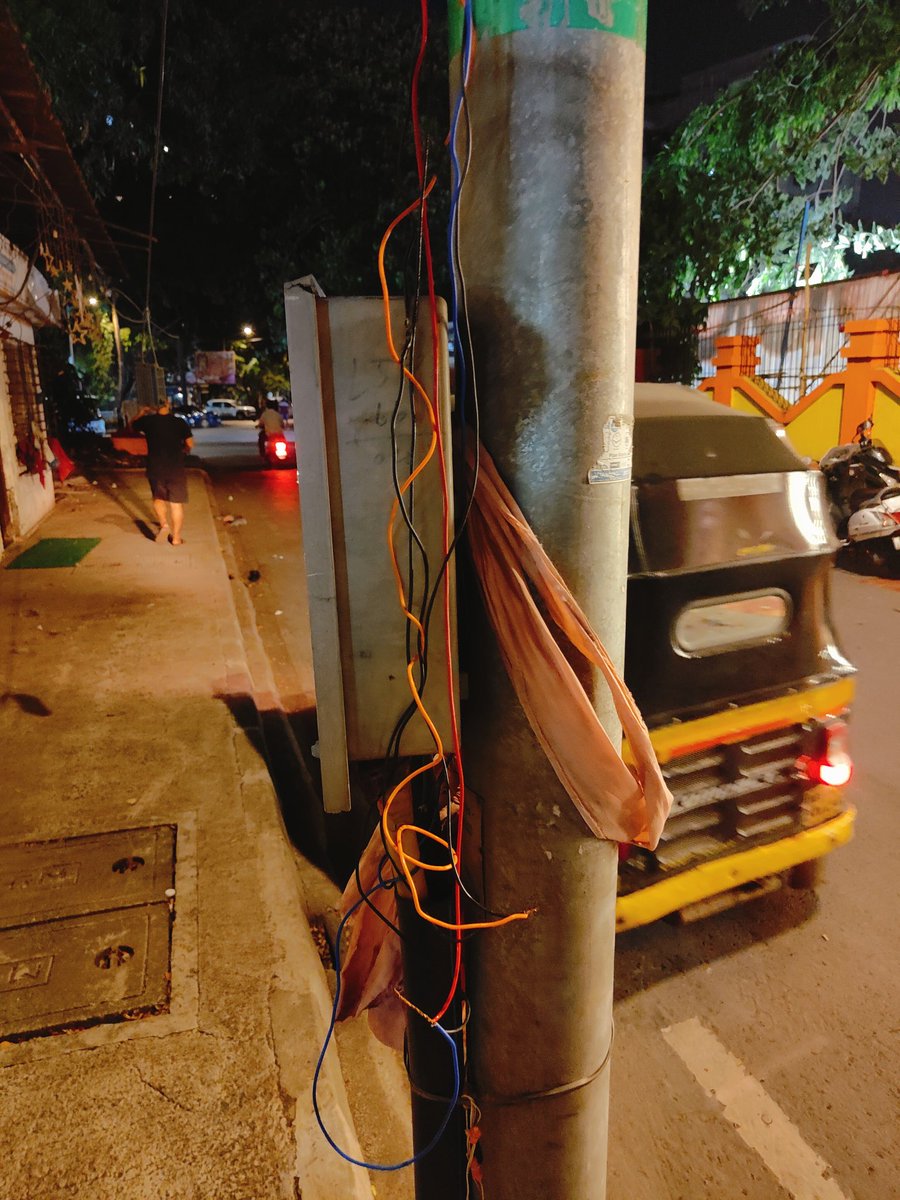 darshan_karani's tweet photo. Yet again Decorators and Ground Owners continue to steal electricity from the Street Light/Electric Pole. We have been complaining for so long but no action was taken. It seems neither @Adani_Elec_Mum nor @mybmc cares about tax payers money. https://t.co/gJin6E5iPH