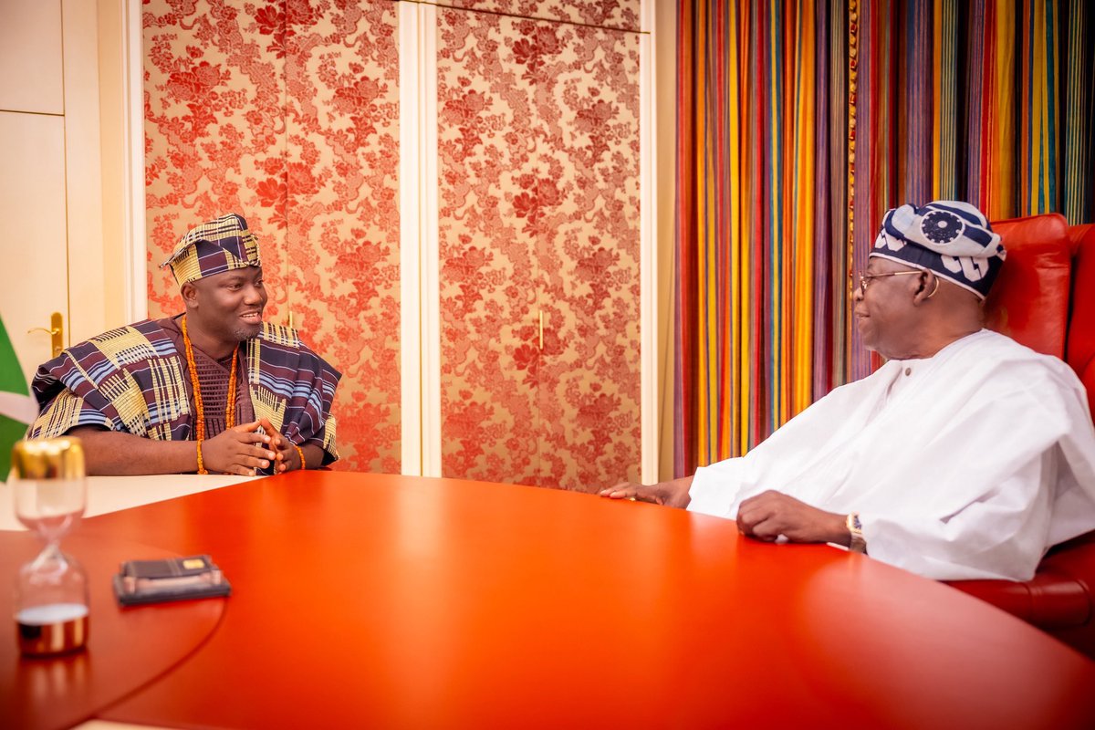 moore_ojo's tweet image. President @officialABAT, GCFR, welcomed His Imperial Majesty, Oba Abimbola Akeem Owoade I, the 46th Alaafin of Oyo, for a courtesy visit at the Presidential Villa.

#VillaToday