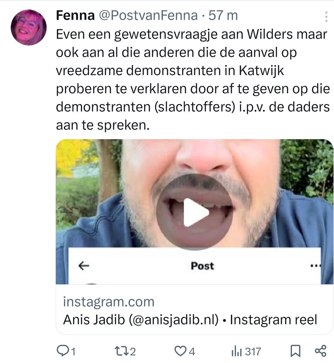 Organisator van die demonstratie is de salafistische haatprediker Abou Hafs. Verdachte in een onderzoek naar het financieren van terreurorganisatie IS.

Maar zet jij hem en zijn volgelingen maar lekker als zielige slachtoffers neer hoor, naïeve deugkut.