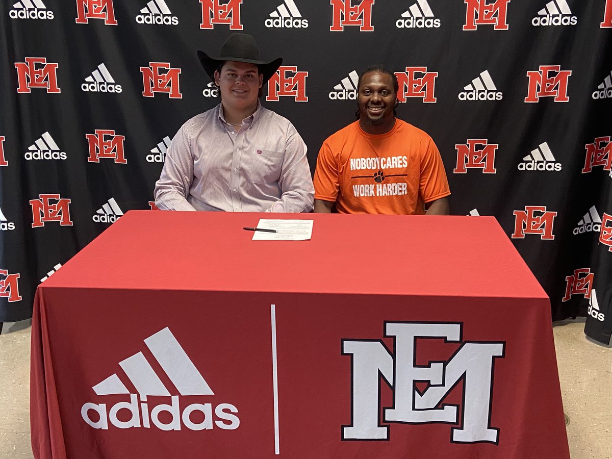 Congratulations to Hayden Barnett for signing with EMCC rodeo on Friday! 

#CalhounCity | #CityPride