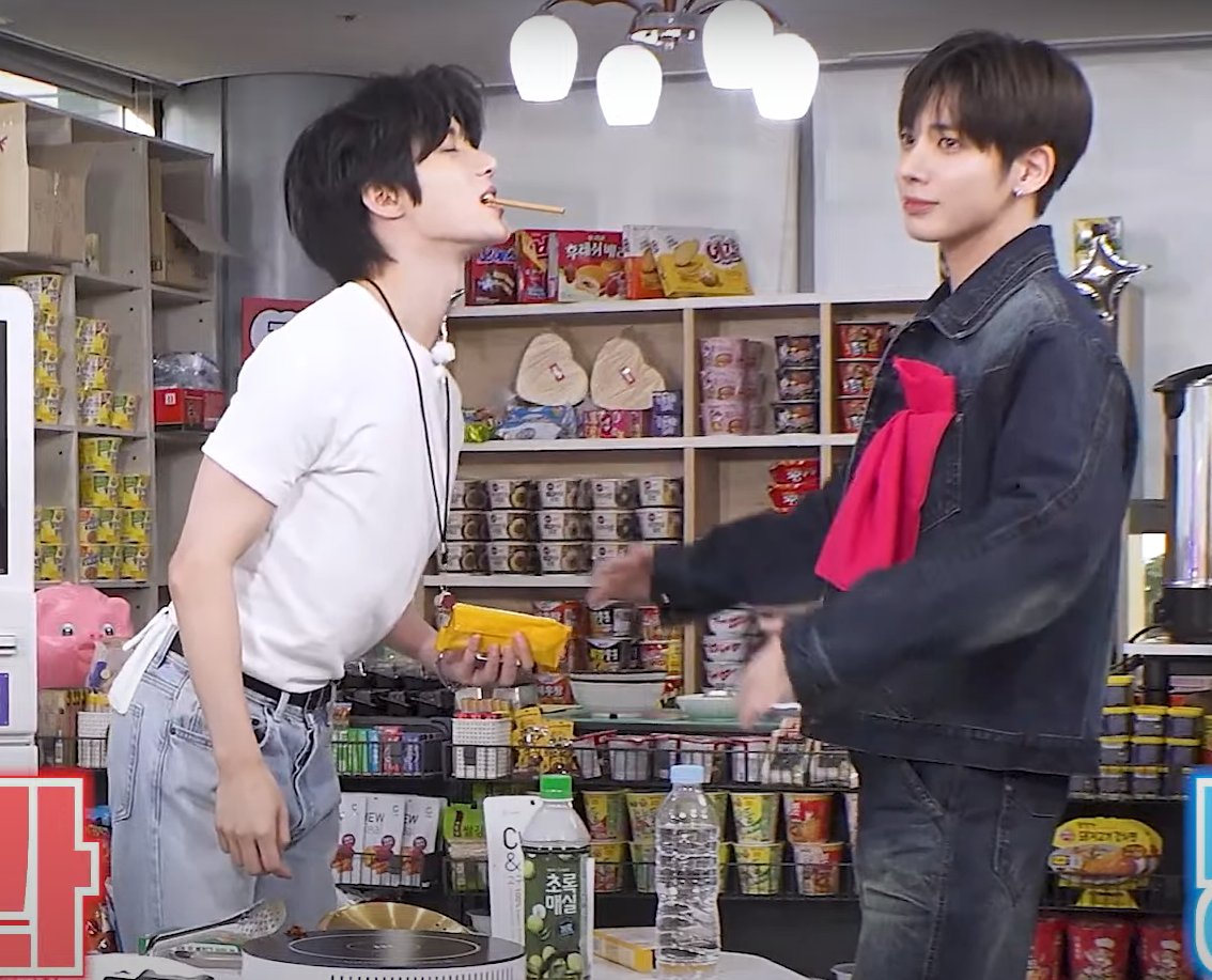 anarcheia's tweet photo. beomgyu some decorum my man what's with the arch https://t.co/XJa8CazR84