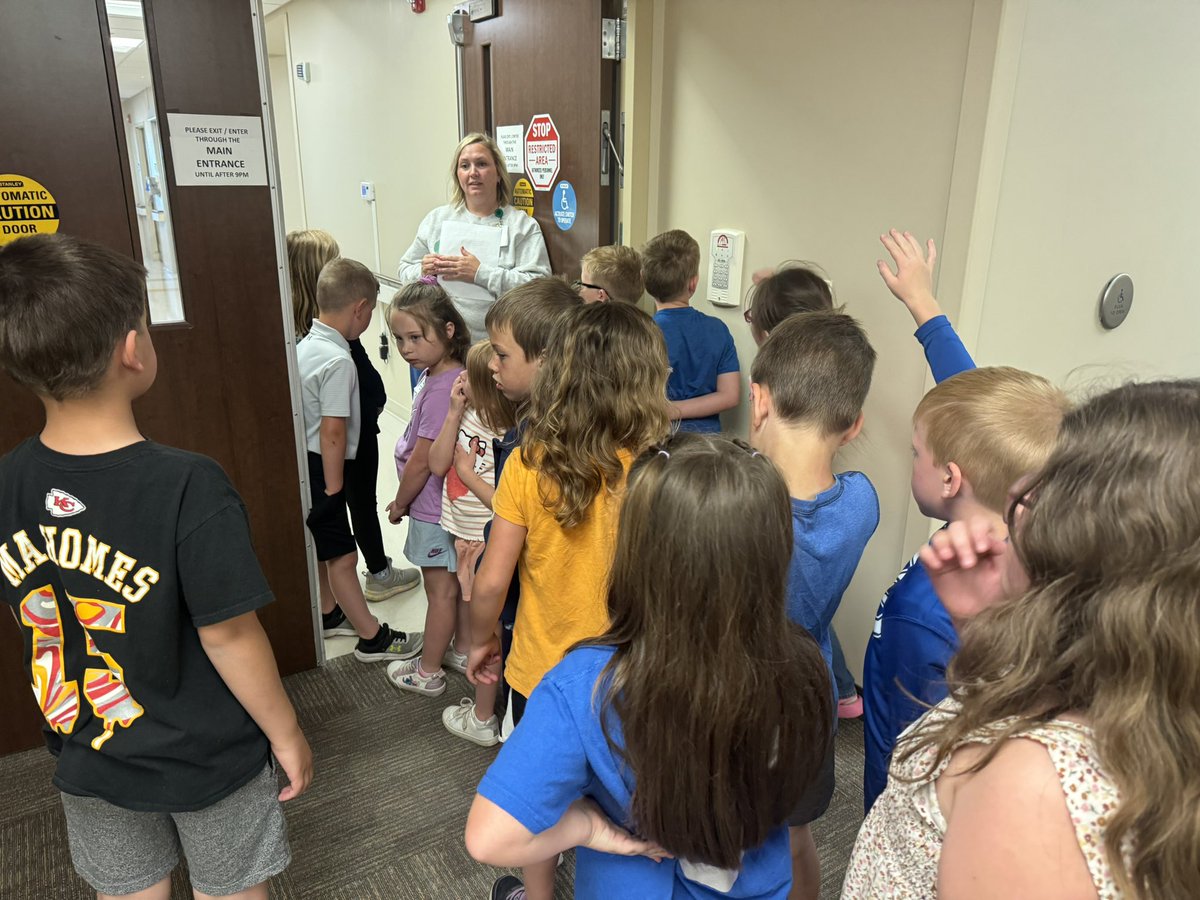 GeibJennifer's tweet photo. A huge shout out to Community Hospital-Fairfax for hosting the Mary Combs Pediatric Orientation for our first graders! @RPBlueJays https://t.co/h0IRYsPLg4