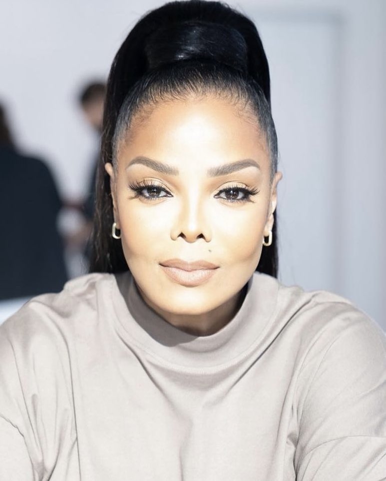 lovingakuc's tweet photo. happy birthday to the incomparable janet jackson🤍 https://t.co/A4cTLYCgVa