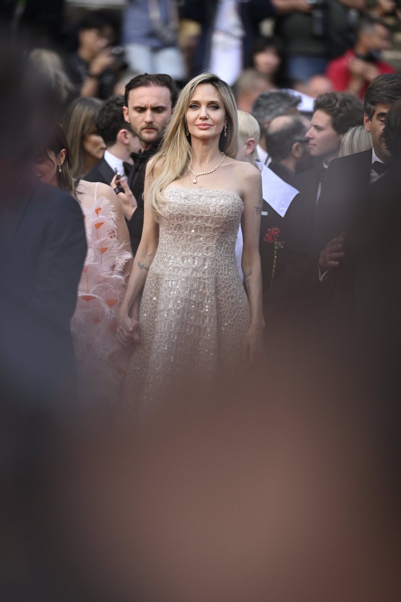 Variety's tweet photo. Angelina Jolie has arrived to the #Cannes premiere of #Eddington. https://t.co/KZrPyWnPiI https://t.co/4qu6Wbxa6D