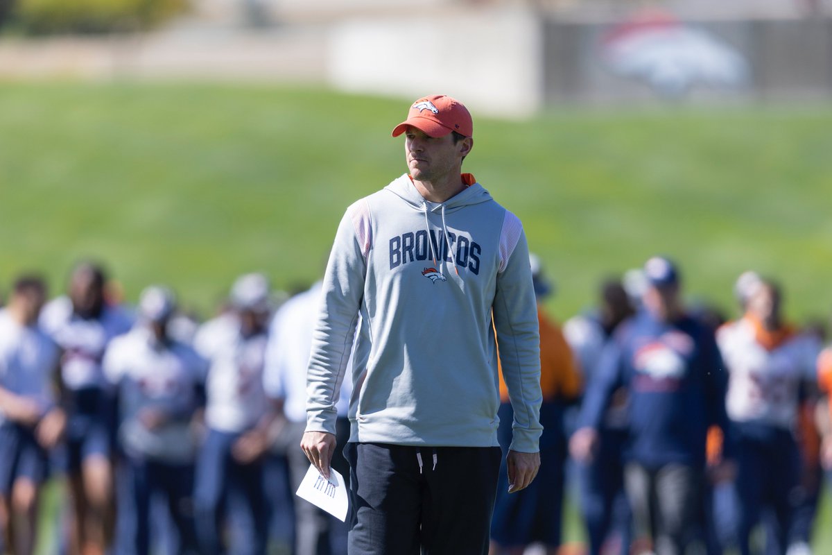 The Broncos are promoting director of player personnel Reed Burckhardt to assistant GM, per source. Burckhardt spent a decade with Denver GM George Paton in Minnesota, joined him with the Broncos in 2022. They've spent 16 years together.

He replaces now-Jets GM Darren Mougey.