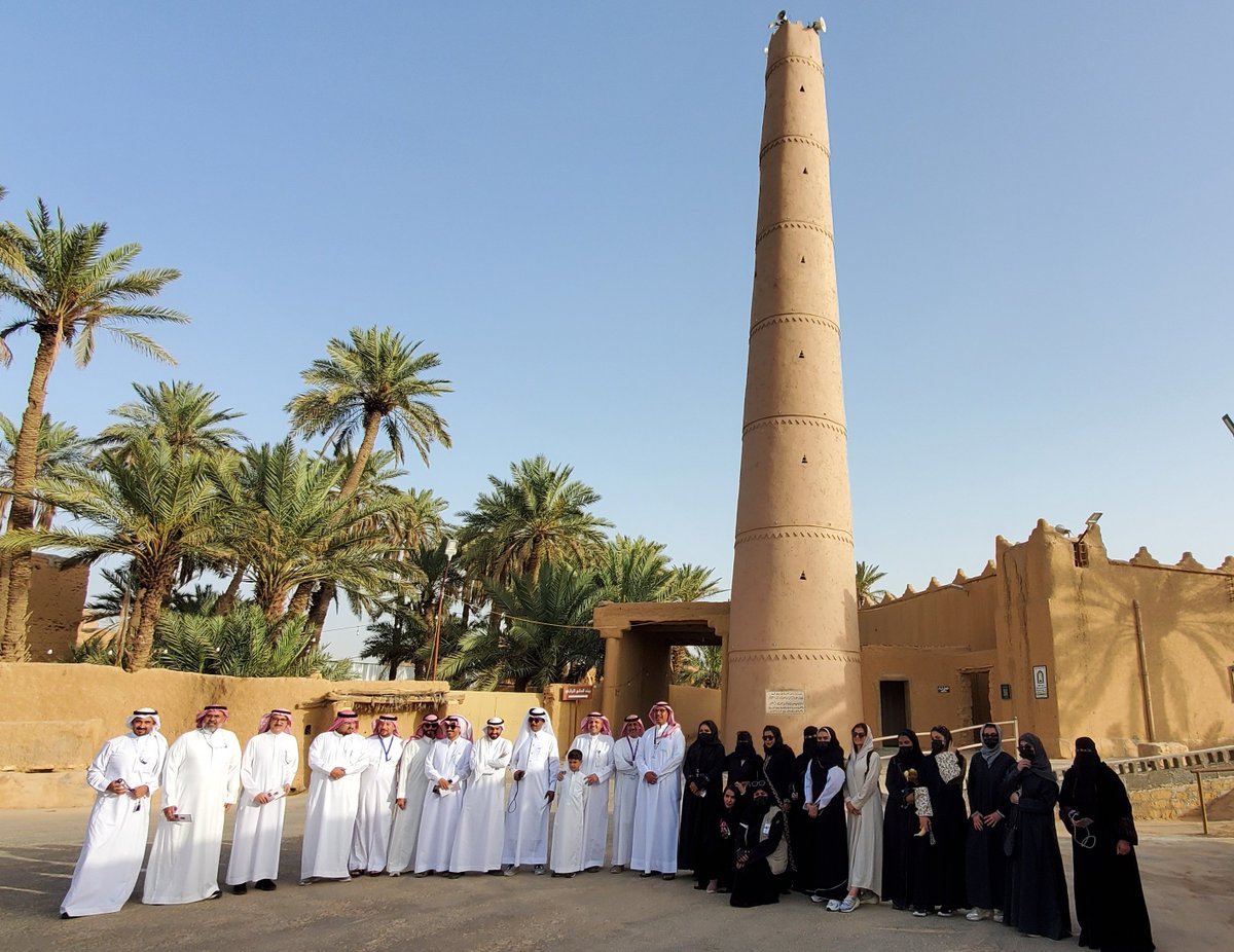 زوار القرية التراثية عصر اليوم الجمعة قروب (قوة الإنجازات السياحية) مرشدين ومرشدات سياحيين من منطقة الرياض
#عودة_سدير #سدير