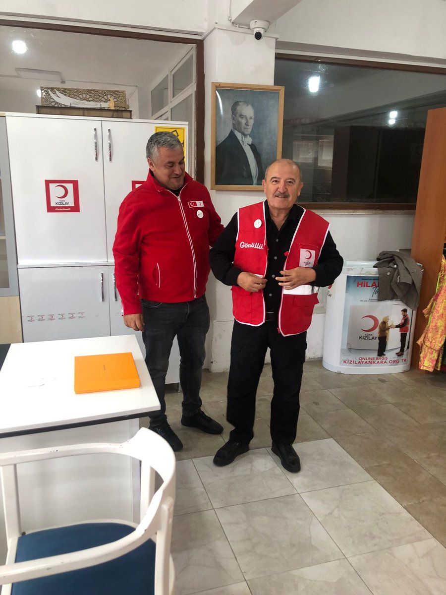 sefayldrm10's tweet photo. Gönüllü listemiz gün geçtikçe çoğalıyor inşallah .
Kıymetli hemşehrimiz değerli Büyüğümüz Ahmet Arslanoğlu’nu @Kizilay Kızılcahamam şubemizde misafir ettik
Hemşehrimiz Ahmet Arslanoğlu’na ziyaretlerinden ve yapmış olduğu kurban bağışından dolayı şükranlarımızı sunuyoruz. https://t.co/NqqWv3LMwY