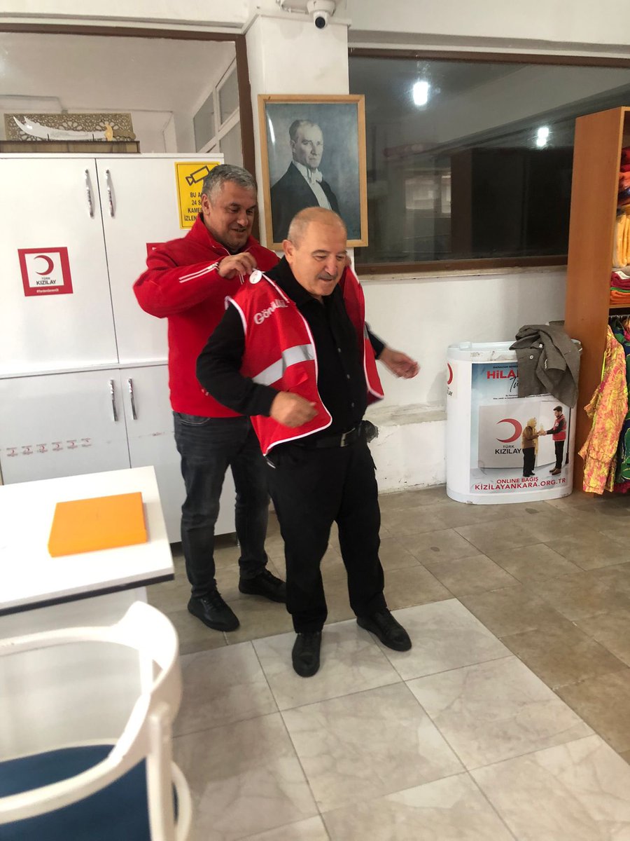sefayldrm10's tweet photo. Gönüllü listemiz gün geçtikçe çoğalıyor inşallah .
Kıymetli hemşehrimiz değerli Büyüğümüz Ahmet Arslanoğlu’nu @Kizilay Kızılcahamam şubemizde misafir ettik
Hemşehrimiz Ahmet Arslanoğlu’na ziyaretlerinden ve yapmış olduğu kurban bağışından dolayı şükranlarımızı sunuyoruz. https://t.co/NqqWv3LMwY