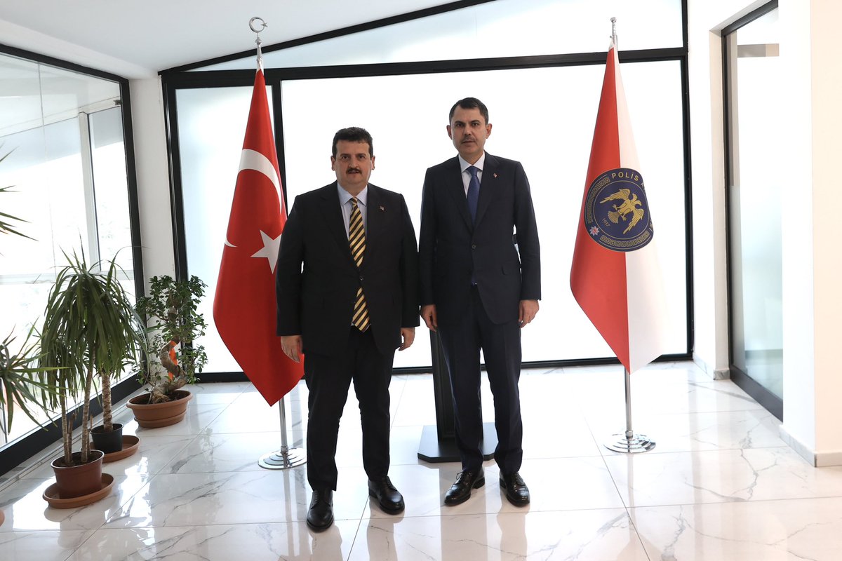 Polis Akademisi Başkanımız Prof. Dr. Murat Balcı’yı ziyaret ettik.

Devletimizin bekası, milletimizin huzuru için gece gündüz demeden canları pahasına görevlerini yerine getiren polis teşkilatımızla hep ayrı bir gönül bağımız var. 

Misafirperverlikleri için kıymetli Başkanımıza