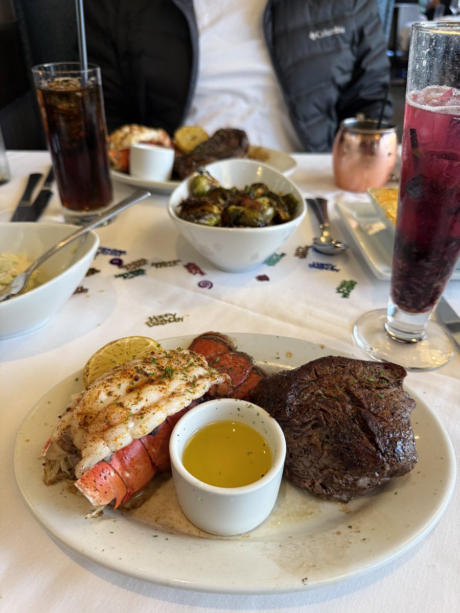 Had an amazing time celebrating the wife’s <a href="/nailedbybb/">𝔹𝕣𝕖𝕟𝕕𝕒 ♉︎</a> birthday at Ruth’s Chris yesterday.