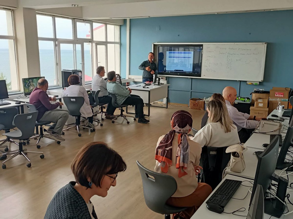 Trabzon İl MEM BT İl Koord. olarak Dijital Beceri Eğitimleri Kapsamında Vakfıkebir Fen Lisesi ve Çarşıbaşı Anadolu Lisesinde öğretmenlerimize yönelik düzenlediğimiz Yenilikçi Öğrenme Alanlarında Aktif Öğrenme Eğitimlerimizi tamamladık. 
<a href="/hasan_uygun91/">hasan uygun</a> <a href="/yedamlaci/">Yunus Emre DAMLACI</a> <a href="/mebyegitek/">Yenilik ve Eğitim Teknolojileri Genel Müdürlüğü</a>