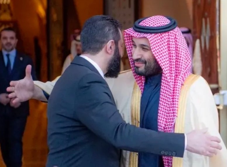 M_Halawany's tweet photo. نبارك للأشقاء في سوريا حكومةً وشعباً رفع العقوبات، ونتمنى لهم دوام الاستقرار والتقدم والازدهار. مرحلة جديدة من الأمل والعمل نحو مستقبل أفضل بإذن الل��.
 
#سوريا_الجديدة
#سورية_تنتصر
#سوريا_دون_عقوبات_بوساطة_سعودية https://t.co/8isDGVBHl8
