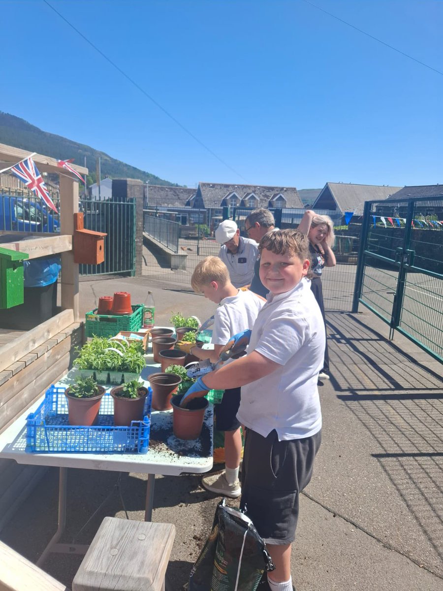 Treorchy Primary School (@treorchyprimary) on Twitter photo A wonderful afternoon celebrating our BBBโs 3rd Birthday and the 1st birthday of the HWB! Our wonderful families worked hard all day preparing tasters of goulash, cakes, pizza, pasta and pie! Thank you also to all of our volunteers for their support! <a href="/RCTCouncil/">RCT Council</a> <a href="/BigBocsBwyd/">Big Bocs Bwyd</a> A wonderful afternoon celebrating our BBBโs 3rd Birthday and the 1st birthday of the HWB! Our wonderful families worked hard all day preparing tasters of goulash, cakes, pizza, pasta and pie! Thank you also to all of our volunteers for their support! <a href="/RCTCouncil/">RCT Council</a> <a href="/BigBocsBwyd/">Big Bocs Bwyd</a>