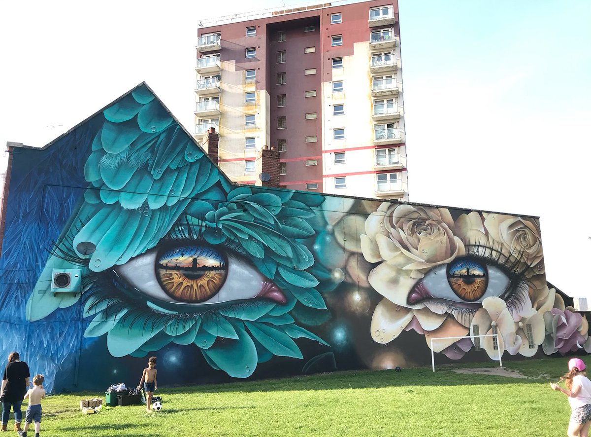 ZorzStudios's tweet photo. 10 striking #murals by #StreetArtist #MyDogSighs https://t.co/2E62Q4y1DC | #ShanilouPerera #StreetArt #PhotoRealistic #portraiture #FreeartfridayProject #ImmersiveInstallations #UrbanContemporaryArt https://t.co/InMBVyfuFr