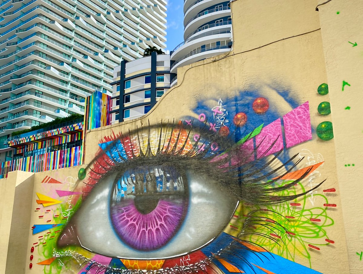 ZorzStudios's tweet photo. 10 striking #murals by #StreetArtist #MyDogSighs https://t.co/2E62Q4y1DC | #ShanilouPerera #StreetArt #PhotoRealistic #portraiture #FreeartfridayProject #ImmersiveInstallations #UrbanContemporaryArt https://t.co/InMBVyfuFr