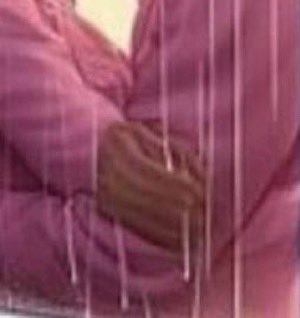 Ballsackmcgee99's tweet photo. @PPC4Liberty Is this her hand? https://t.co/yoNTAgxUm9