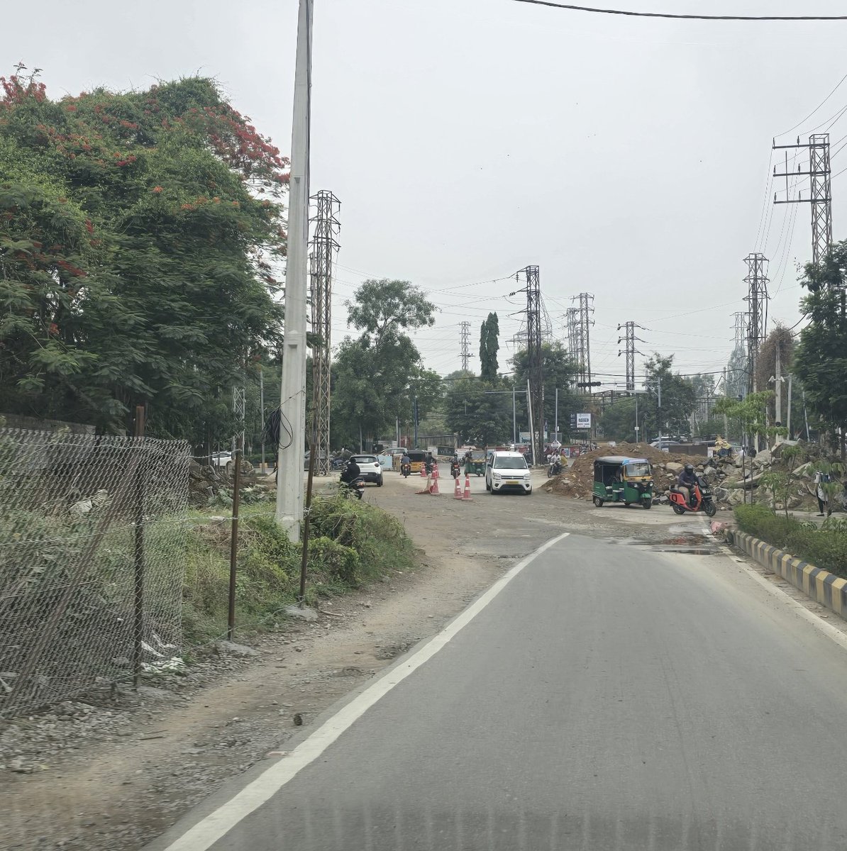 asinha's tweet photo. @hydrocks2 @sewrie @vikks @ZC_SLP @CommissionrGHMC @CoreenaSuares2 @ZC_SLP @CommissionrGHMC @Comm_HYDRAA @PrlsecyMAUD @revanth_anumula Sir in #GHMC limits,  anyone can block the road in day light to stop HCU T Jn road expansion plan (land left by SBI). Pls take action against the culprits &amp; fasttrack the junction development work @ the earliest. https://t.co/JZpMoBhFae