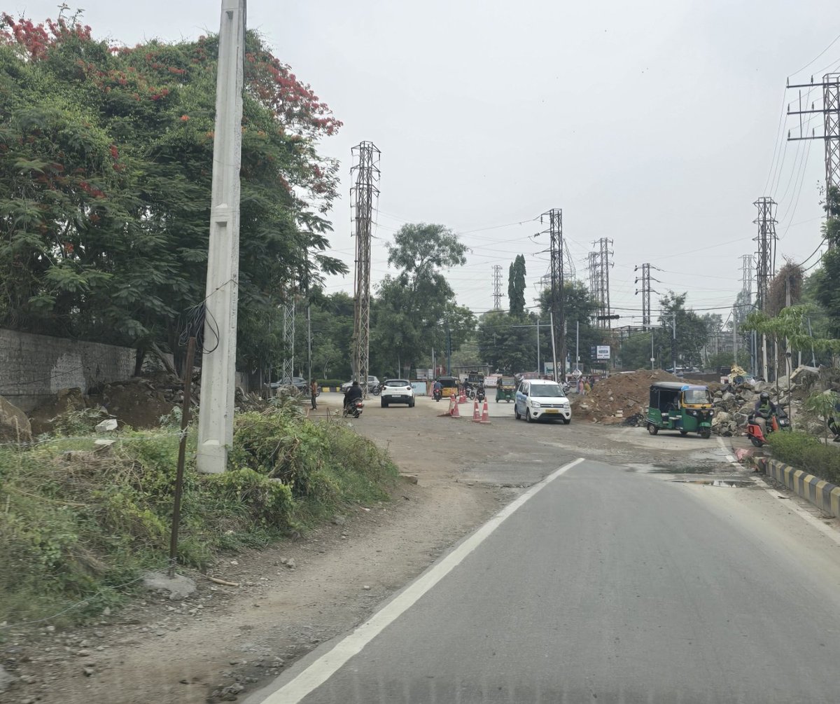 asinha's tweet photo. @hydrocks2 @sewrie @vikks @ZC_SLP @CommissionrGHMC @CoreenaSuares2 @ZC_SLP @CommissionrGHMC @Comm_HYDRAA @PrlsecyMAUD @revanth_anumula Sir in #GHMC limits,  anyone can block the road in day light to stop HCU T Jn road expansion plan (land left by SBI). Pls take action against the culprits &amp; fasttrack the junction development work @ the earliest. https://t.co/JZpMoBhFae