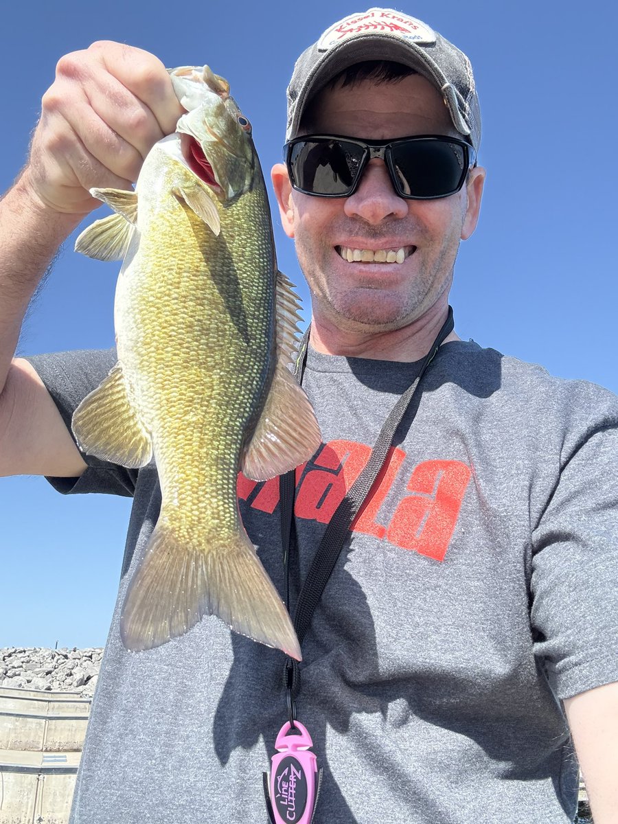 cboringfishing's tweet photo. Got out for a little after the storms rolled through. Kissel Krafts Custom Rods and Vicious Fishing pro elite fluorocarbon put in a little work. Sporting my pink microscissors from Line Cutterz, LLC.! 

#viciousfishing 
#bassreaperbaitco 
#kisselkraftscustomrods 
#linecutterz https://t.co/Nrw70WjmQs