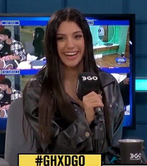 luchiandoxamor's tweet photo. En este viernes de lluvia, Rosi ilumina el día con su sonrisa 😍💫
#RosiBeltran #Rositas #RosiEnAllAccess https://t.co/m5SwB4e5Jx