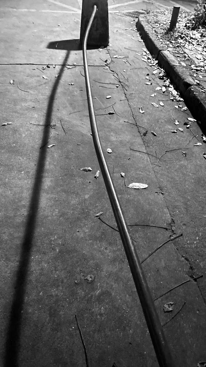 iabird's tweet image. The Will of God and the Will of the Unconscious: In a curved shape, it implies a certain will. Unconscious obstacles, however, create a triangular space with an entrance at only one end when the path is open. Is this consistent with the triangle in Plato's idea?