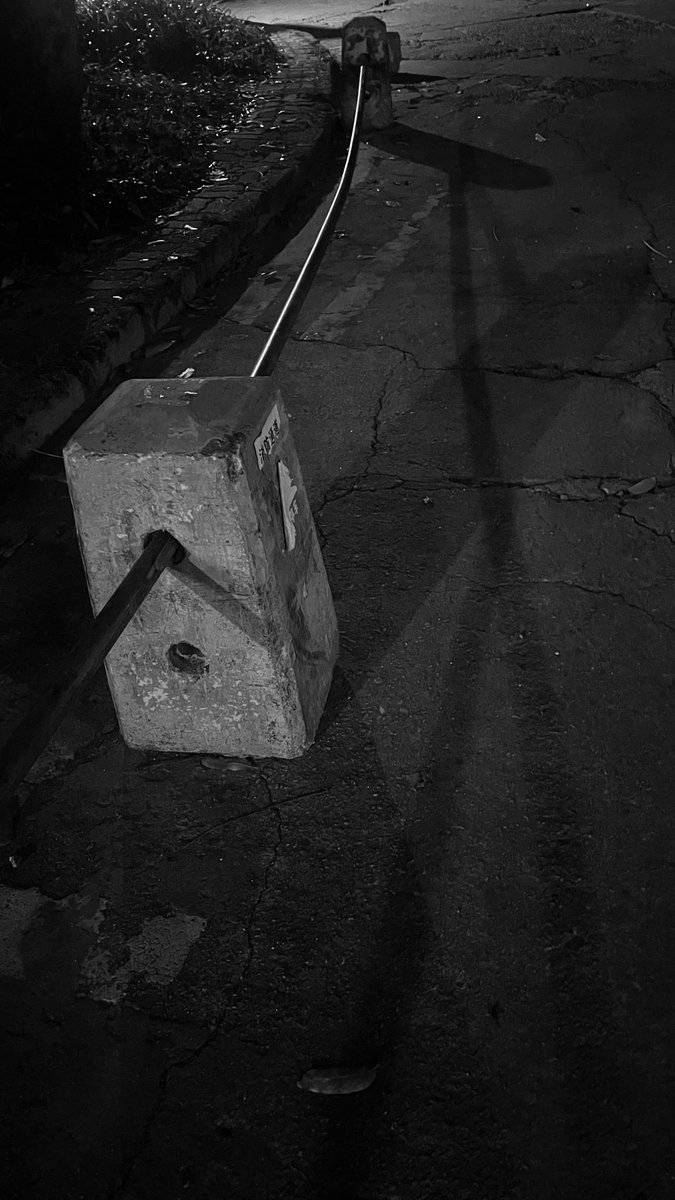 iabird's tweet image. The Will of God and the Will of the Unconscious: In a curved shape, it implies a certain will. Unconscious obstacles, however, create a triangular space with an entrance at only one end when the path is open. Is this consistent with the triangle in Plato's idea?