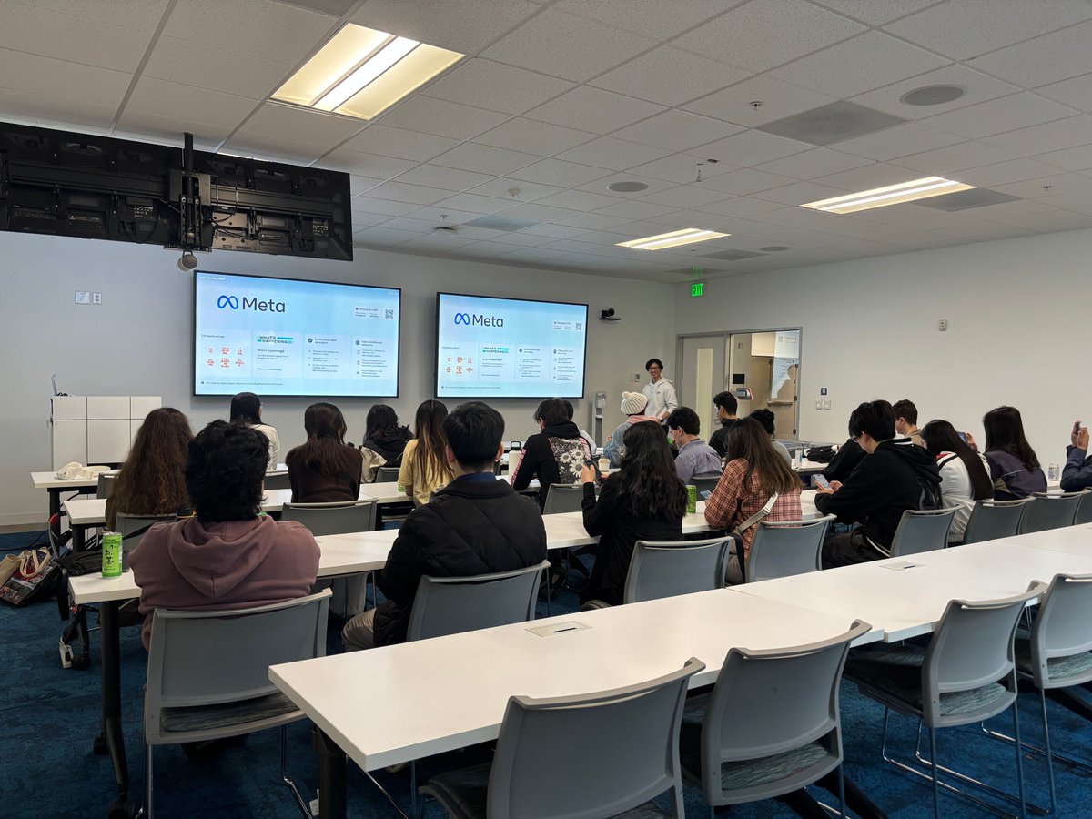 SFU_CompSci's tweet image. Back in April, 22 CS students took part in the annual Silicon Valley trip! Over 5 days, students explored major tech headquarters and campuses. The trip was packed with networking, connecting with alumni, and bonding with peers in the industry.
Swipe for highlights!