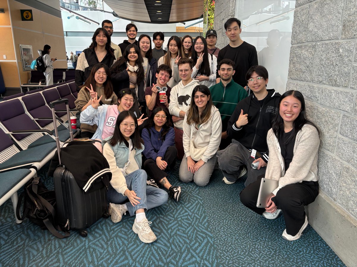 SFU_CompSci's tweet image. Back in April, 22 CS students took part in the annual Silicon Valley trip! Over 5 days, students explored major tech headquarters and campuses. The trip was packed with networking, connecting with alumni, and bonding with peers in the industry.
Swipe for highlights!