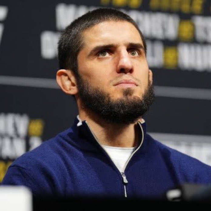 Paddy, Islam’ı destekliyor:

"Eğer İslam'dan kemeri alıyorsanız, Jon Jones'tan da almanız gerekir."

"Eğer İslam'ın dört kez kemer savunmasından sonra sıkleti terk etmesini ve kısa süre kala insanlarla dövüşmesini istiyorsanız, onun çifte şampiyonluk denemesine de izin