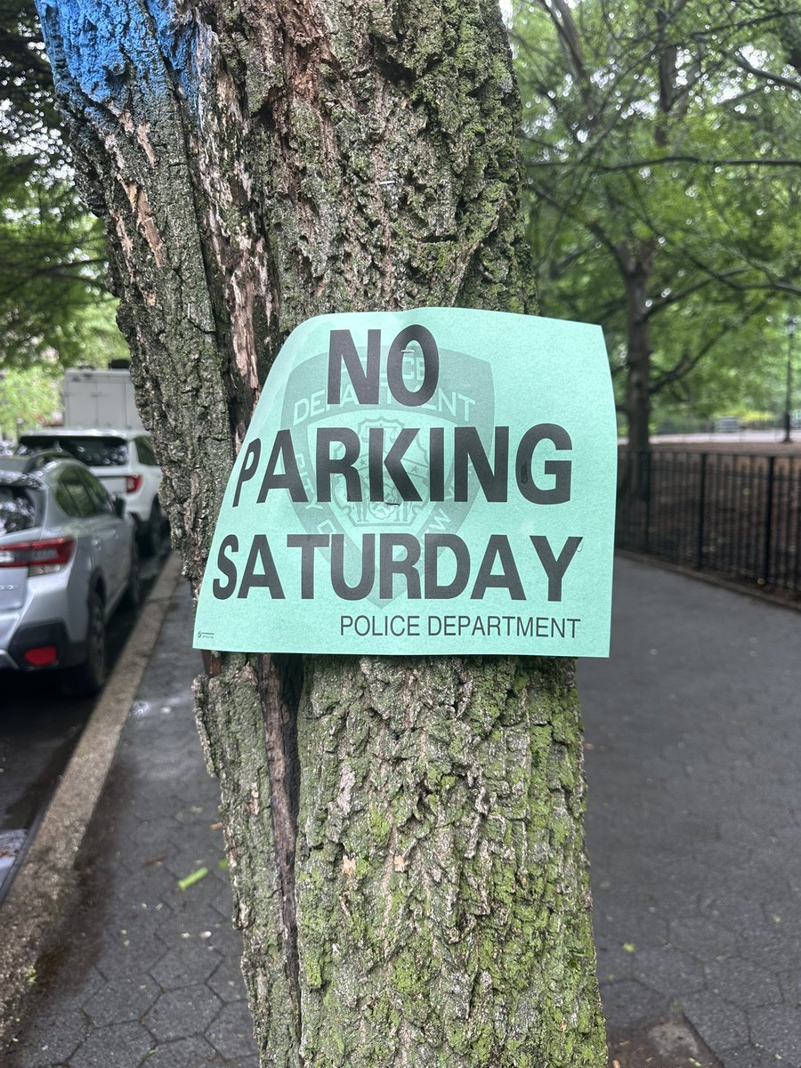 Hey <a href="/NYPD9Pct/">NYPD 9th Precinct</a> Why did you use illegal staples to put up your signs? It’s against the law to damage NYC trees, including stapling. These signs are on 7th street around Tompkins Square Park <a href="/NYPDnews/">NYPD NEWS</a>