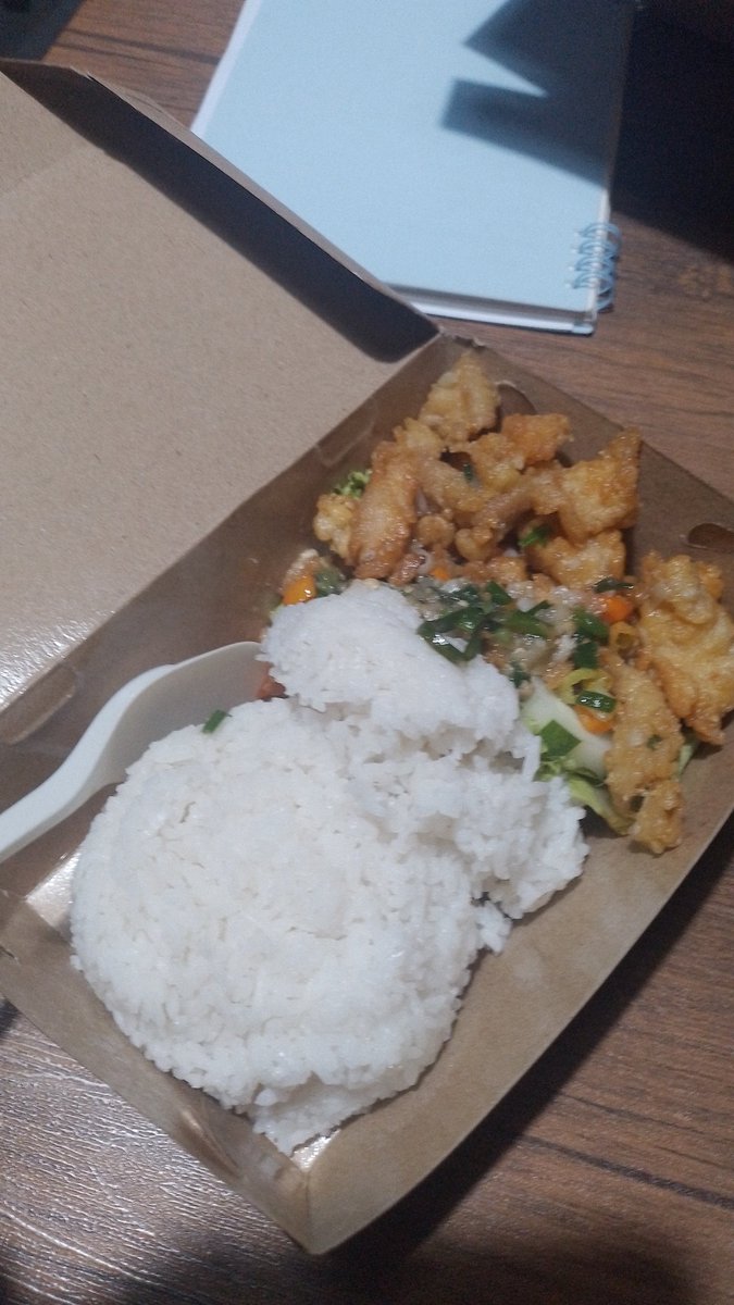 apeerire's tweet photo. Kalo aja nasi ayam cabe garem tenant 8 wujud nya org udah gua ebrut 🤍💯 https://t.co/bLBj9F8xTb