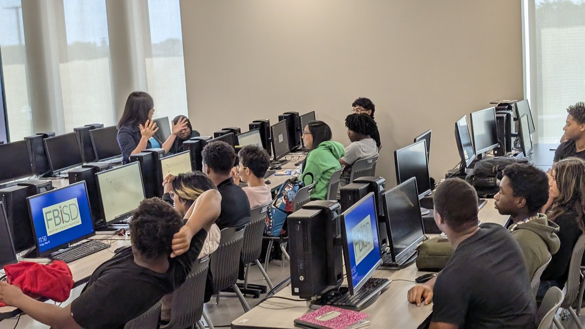 Thank you, Tiffany Houseman, from <a href="/Microsoft/">Microsoft</a>,  for visiting our high school IT classes <a href="/CTEReeseCenter/">James Reese Career and Technical Center</a>. It was a pleasure to have you share your career  insights with our students.
📷