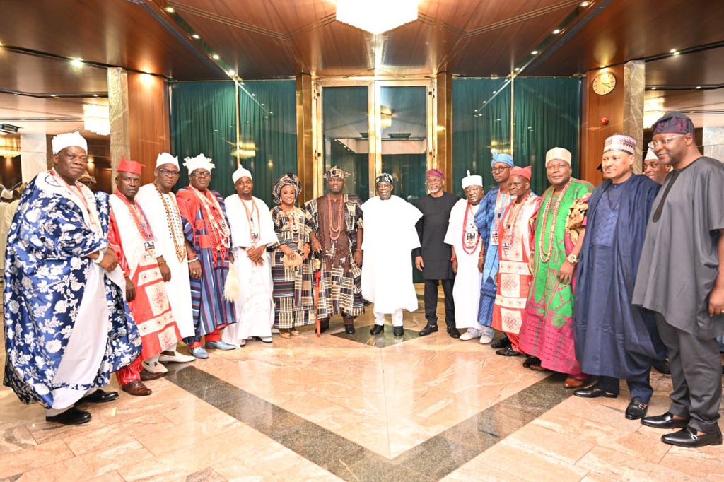 Blueprint_ng's tweet image. President Bola Ahmed Tinubu, GCFR, welcomed His Imperial Majesty, Oba Abimbola Akeem Owoade I, the 46th Alaafin of Oyo, for a courtesy visit at the Presidential Villa.

#VillaToday #Tinubu