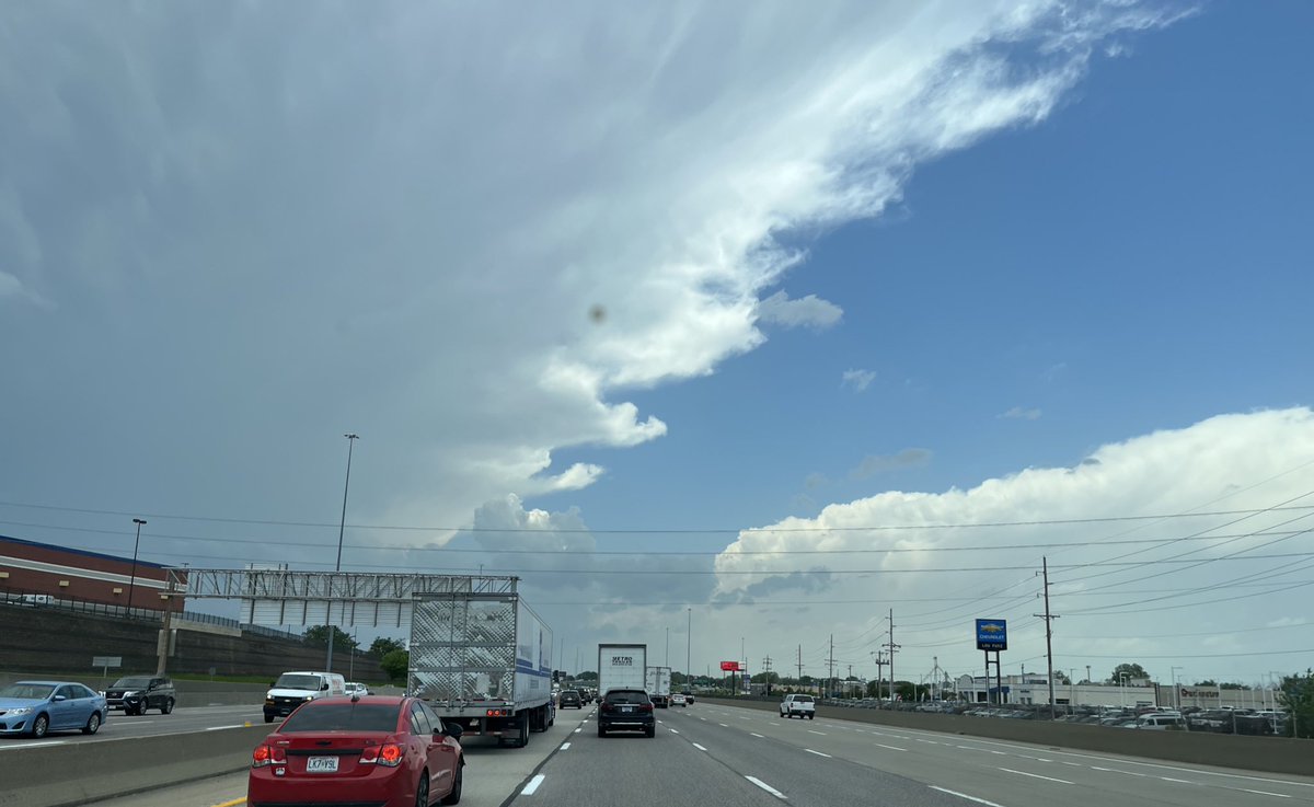 brettskei's tweet photo. Hey @ryanhallyall some pre-storm photos from Saint Charles, Missouri https://t.co/avjDykGCk5