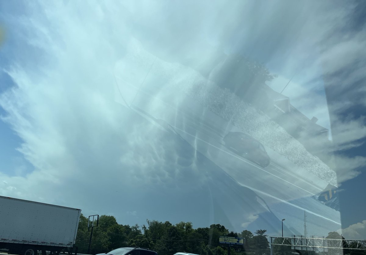 brettskei's tweet photo. Hey @ryanhallyall some pre-storm photos from Saint Charles, Missouri https://t.co/avjDykGCk5