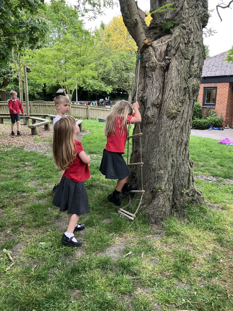 NorthDuffieldSc's tweet image. There’s never a dull moment during @OPAL_CIC lunchtimes. The children have particularly loved dressing up in our outdoor theatre this week and we’ve seen some great loose parts in action across the site, everything from theme park rides to rocket launchers! #PlanForPlay